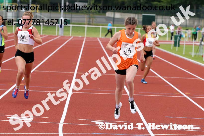Under-13 girls 200 metres. Photo: David T. Hewitson/Sports for All Pics
